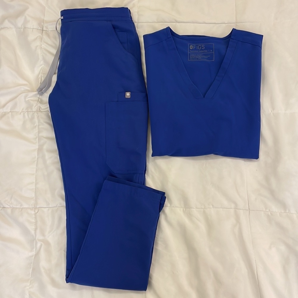 FIGS Winning Blue Casma 3 Pocket Scrub Top, S & Yola Skinny Scrub Pants, XS Set